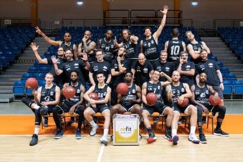 Photoshooting easycredit BBL Science City Jena Team season 2018 2019 middle row left coach Felix Beck athletic trainer Rico May co coach Stephan Frost head coach Björn Harmsen coach 2 team Marius Linartas team physio Johannes Röschke team doctor Frank Detlef Stanek Teamphysio Matthias Passarge front row v left Jan Heber Julius Jenkins Vuk Radojicic Ikenna Ike Iroegbu Ermen Reyes Napoles Martynas Mazeika Dru Joyce Sparkassen Arena