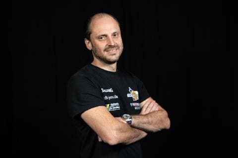 Photo shoot easycredit BBL Science City Jena Team Season 2018 2019 Trainer 2 Team Marius Linartas Portrait Sparkassen Arena
