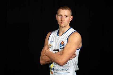 Photo shoot easycredit BBL Science City Jena Team Season 2018 2019 Player Jan Heber Portrait Sparkassen Arena