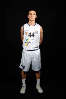 Photo shoot easycredit BBL Science City Jena Team season 2018 2019 player Vuk Radojicic Sparkassen Arena