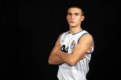 Photo shoot easycredit BBL Science City Jena Team Season 2018 2019 Player Vuk Radojicic Portrait Sparkassen Arena