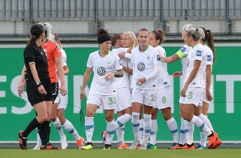 Torjubel after the 1 0 by Pernille Harder VfL Wolfsburg
