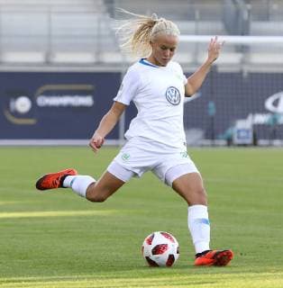 CL VfL Women vs. Thor Womens Football Champions League 1 round return match VfL Wolfsburg vs. Thor KA picture shows Pernille Harder VfL 22 Wolfsburg