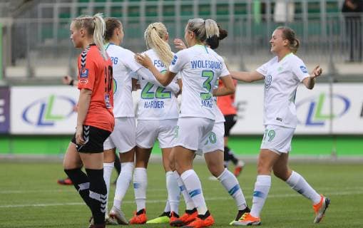 CL VfL Women vs. Thor Womens Football Champions League 1 Round second leg VfL Wolfsburg vs. Thor KA Image shows jubilation on goal for 1 0 by Pernille Harder VfL 22 Wolfsburg