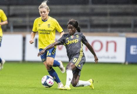 Nanna Christiansen, Broendby IF og Eniola Aluko, Juventus FC, under Womens Champions League-kampen mellem Broendby IF og Juventus FC paa Broendby Stadion onsdag den 26. september 2018.. , Broendby Denmark  Copyright: AndersxKjaerbyex-xRitzauxScanpix AndersxKjaerbyex cop101 spdk20180926-190232-L