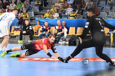 Rhein Neckar Loewen HC Meshkov Brest Rhein Neckar Loewe Steffen Fäth Faeth No 23 against Brest Ivan Pesic playing in the Champions League Rhein Neckar Loewen HC Meshkov Brest Mannheim 26 09 18 Handball Champions League Mannheim Baden Wuerttemberg Germany SAP Arena