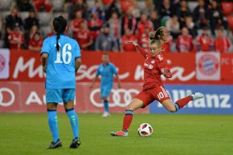 Jill Roord FC Bayern Munich with a shot Munich Germany 26 09 2018 Sport UEFA Women s Champions League FC Bayern Munich ZFK Spartak Subotica xklx