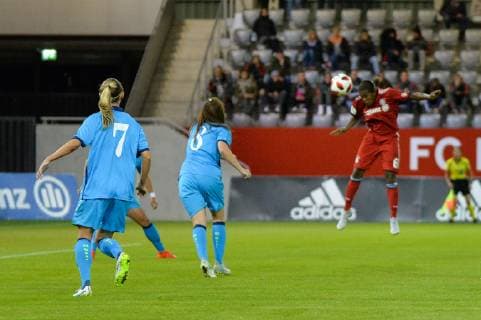 Heading by Lineth Beerensteyn FC Bayern Muenchen Munich Germany 26 09 2018 Sport UEFA Women s Champions League FC Bayern Munich ZFK Spartak Subotica xklx