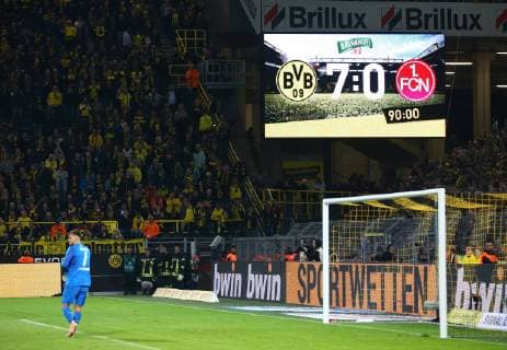 Sport Themen der Woche KW39 Sport Bilder des Tages Mittwoch 26.09.2018, Saison 2018 2019, 1. Bundesliga, 5. Spieltag im Dortmunder Signal Iduna Park, BVB 09 Borussia Dortmund - 1. FC Nürnberg, Endergebnis auf der Anzeigentafel, Fabian Bredlow (Torwart, FCN) DFL REGULATIONS PROHIBIT ANY USE OF PHOTOGRAPHS AS IMAGE SEQUENCES AND OR QUASI-VIDEO. *** Wednesday 26 09 2018 Season 2018 2019 1 Bundesliga 5 Matchday in the Dortmund Signal Iduna Park BVB 09 Borussia Dortmund 1 FC Nuremberg Final score on the scoreboard Fabian Bredlow Goalkeeper FCN DFL REGULATIONS PROHIBIT ANY USE OF PHOTOGRAPH AS IMAGE SEQUENCES AND OR QUASI VIDEO