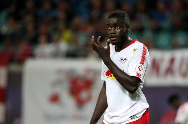 GER 1 FBL RasenBallsport Leipzig vs VfB Stuttgart 26 09 2018 Leipzig Red Bull Arena GER 1 FBL season 2018 2019 05 matchday RasenBallsport Leipzig vs VfB Stuttgart in the picture Dayot Upamecano Leipzig asking