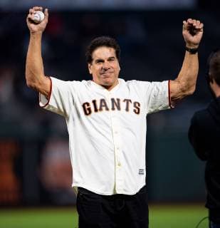 Sport Themen der Woche KW39 Sport Bilder des Tages September 26, 2018: Lou Ferigno gets ready to throw the first pitch, before a MLB Baseball Herren USA game between the San Diego Padres and the San Francisco Giants at AT&T Park in San Francisco, California. CSM MLB 2018: Padres vs Giants SEP 26 - ZUMAc04_ 20180926_zaf_c04_057 Copyright: xValeriexShoapsx