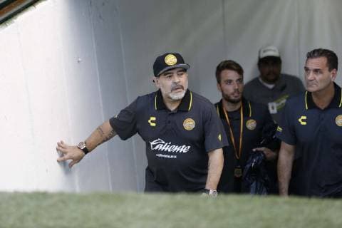 September 26, 2018 - EUM20180926DEP12.JPG .QUERETARO, Qro.- SoccerFutbol-Copa-MX.- El tecnico de Dorados de Sinaloa, Diego Armando Maradona, en su llegada la cancha para el encuentro ante los Gallos Blancos del Queretaro en el estadio Corregidora, en el encuentro de octavos de final de la Copa MX, este miercoles 26 de septiembre de 2018. Foto: Agencia EL UNIVERSALAgustin SalinasAFBV. Latin News: September 26, 2018 *** September 26 2018 EUM20180926DEP12 JPG QUERETARO Qro SoccerFutbol Copa MX Sinaloa Dorados coach Diego Armando Maradona on his arrival for the match against the Gallos Blancos del Queretaro at the Corregidora stadium in the Copa MX Round of 16 match this Wednesday September 26, 2018 Photo Agency UNIVERSALAgustin SalinasAFBV Latin News September 26 2018  - ZUMAu78_ 20180926_zaf_u78_074 Copyright: xElxUniversalx