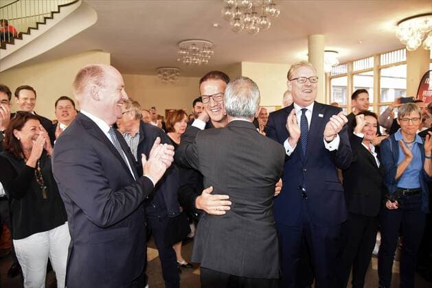 27 09 2018 GER Frankfurt am Main Römer UEFA Euro 2024 The Euro goes to Deutchland Cheers by Mayor Uwe Becker Lord Mayor Peter Feldmann Eintracht Frankfurt Executive Board Fredi Bobic Sports Deputy Markus Frank Councilor Rosemarie Heilig and lawyer Sylvia Schenk DFL regulations prohibit any use of photographs as image sequences and or quasi video