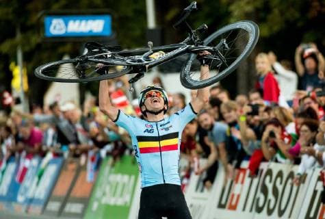 27 09 2018 Innsbruck AUT UCI Road Bike World Championships 2018 Road Race Juniors from Kufstein to Innsbruck 138 4 km in image Arrival Remco Evenepoel of Belgium Gold medal Celebration during the race of the Junior Men from Kufstein to Innsbruck 138 4 km of the UCI Road World Championships 2018 Innsbruck Austria on 2018 09 27 Innsbruck  EX_SPIDA