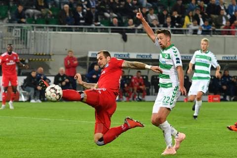 Pierre Michel LASOGGA Hamburger SV misses the ball Goalkeeping action Combat against Mario MALOCA Fuerth Area map Soccer 2 Bundesliga SpVgg Greuther Fuerth FUE Hambuger SV HH 0 0 7 Round day Matchday07 Liga2 Season 2018 19 at 27 09 2018 SPORTPARK RONHOF THOMAS SUMMER in Fuerth DFL REGULATIONS PROHIBIT ANY USE OF PHOTOGRAPH AS IMAGE SEQUENCES AND OR QUASI VIDEO