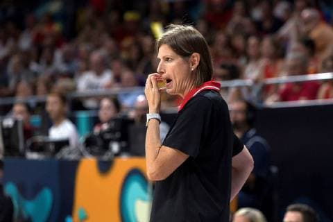 Canada s Coach Lisa Thomaidis, during their 2018 FIBA Women s Basketball World Cup quarter finals match in Tenerife, Canary Islands, Spain, 28 September 2018. 2018 FIBA Women s Basketball World Cup !ACHTUNG: NUR REDAKTIONELLE NUTZUNG!  Copyright: xRamónxdexlaxRochax GRAF4849 20180928-636737703559517794