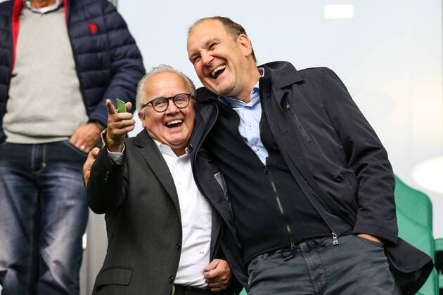 Manager Jörg Schmadtke (VfL Wolfsburg) und Präsident Fritz Keller (SC Freiburg) - 1. Fussball Bundesliga Saison 2018-2019 VfL Wolfsburg vs. SC Freiburg in der Volkswagen Arena in Wolfsburg - Deutschland, Fußball, Mann, Maenner,22.09.2018 - Gemäß den Vorgaben der DFL Deutsche Fußball Liga ist es untersagt, in dem Stadion und oder vom Spiel angefertigte Fotoaufnahmen in Form von Sequenzbildern und oder videoaehnlichen Fotostrecken zu verwerten bzw. verwerten zu lassen. DFL regulations prohibit any use of photographs as image sequences and or quasi-video. *** Manager Jörg Schmadtke VfL Wolfsburg and President Fritz Keller SC Freiburg 1 Football Bundesliga Season 2018 2019 VfL Wolfsburg vs SC Freiburg in the Volkswagen Arena in Wolfsburg Germany Football Men Men 22 09 2018 According to the requirements of the DFL German Football League is prohibited in the stadium and or to make use of the photographs taken in the form of sequence images and or video-like photo series made by the game. DFL regulations prohibit any use of photographs as image sequences or quasi-video