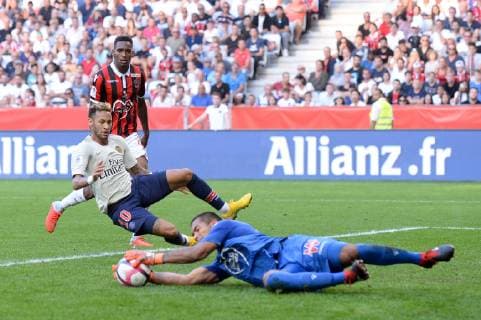 29 CHRISTOPHE HERELLE (NICE) - 10 NEYMAR JR (PSG) FOOTBALL : Nice vs Paris SG - Ligue 1 Conforama - 29 09 2018 FEP Panoramic 