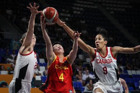 (180929) -- TENERIFE, Sept. 29, 2018 -- Li Yuan (C) of China shoots the ball during a class 5-8 match against Canada at the 2018 FIBA Women s Basketball World Cup in San Cristobal de la Laguna in Tenerife, Spain, Sept. 29, 2018. ) (SP)SPAIN-TENERIFE-FIBA WOMEN S BASKETBALL WORLD CUP-QUARTER-FINAL ZhengxHuansong 