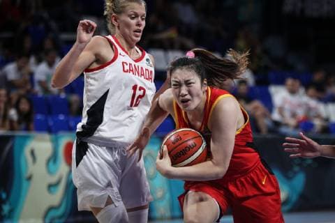 (180929) -- TENERIFE, Sept. 29, 2018 -- Li Meng (R) of China breaks through during a class 5-8 match against Canada at the 2018 FIBA Women s Basketball World Cup in San Cristobal de la Laguna in Tenerife, Spain, Sept. 29, 2018. ) (SP)SPAIN-TENERIFE-FIBA WOMEN S BASKETBALL WORLD CUP-CHINA-CANADA ZhengxHuansong 
