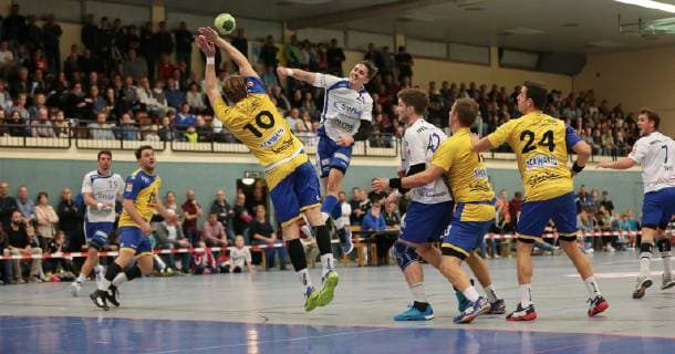29 09 2018 Germany Kornwestheim Handball 3 Handball Liga Süd SV Kornwestheim vs HSG Konstanz midway through Tom Wolf HSG Hendrik Schoeneck SVK