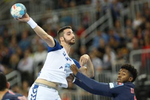 Zagreb, 29 09 2018 - Arena Zagreb hall, 2018 19 EHF Men s Champions League Group Phase. HC Prvo plinarsko drustvo Zagreb (white) - Paris Saint-Germain HB (blue) 21:32 RAVNIC Valentino (33) vs KOUNKOUD Benoit (11) 