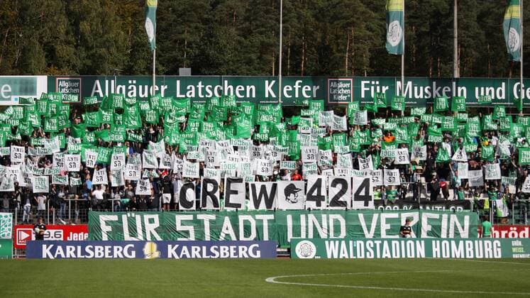 29 09 2018 xklex Football Regionalliga Suedwest FC Homburg 1 FC Saarbrücken emspor v l Choreo of the Homburg fans shortly before the start of the match DFL DFB REGULATIONS PROHIBIT ANY USE OF PHOTOGRAPHS as IMAGE SEQUENCES and or QUASI VIDEO Homburg