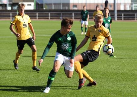 VfL vs Dresden, B-Junioren BL Wolfsburg, 29.09.2018, FUSSBALL - VfL Wolfsburg U17 U 17 vs Dynamo Dresden U17, B-Junioren Bundesliga, Saison 2018-2019. Nathan-Rafael Wahlig (VfL Wolfsburg U17) Wolfsburg *** VfL vs Dresden B Juniors BL Wolfsburg 29 09 2018 FOOTBALL VfL Wolfsburg U17 vs Dynamo Dresden U17 B Juniors Bundesliga Season 2018 2019 Nathan Rafael Wahlig VfL Wolfsburg U17 Wolfsburg