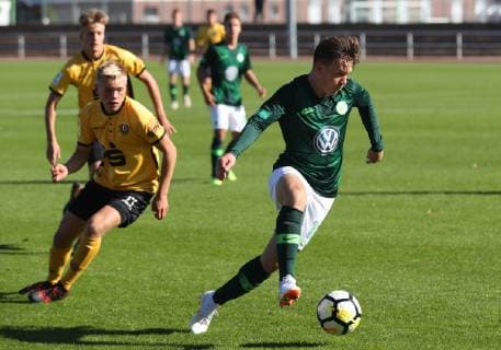 VfL vs Dresden, B-Junioren BL Wolfsburg, 29.09.2018, FUSSBALL - VfL Wolfsburg U17 U 17 vs Dynamo Dresden U17, B-Junioren Bundesliga, Saison 2018-2019. Nathan-Rafael Wahlig (VfL Wolfsburg U17) Wolfsburg *** VfL vs Dresden B Juniors BL Wolfsburg 29 09 2018 FOOTBALL VfL Wolfsburg U17 vs Dynamo Dresden U17 B Juniors Bundesliga Season 2018 2019 Nathan Rafael Wahlig VfL Wolfsburg U17 Wolfsburg