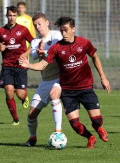 29.09.2018 - Fussball - Saison 2018 2019 - Bundesliga Süd Südwest - 7. Spieltag: 1. FC Nürnberg Nuernberg FCN U19 A-Junioren ( Club ) - FC Ingolstadt 04 U19 - DaMa - Lukas Schröder (21, FC Ingolstadt 04 ) Edmond Rugova (4, 1.FC Nürnberg FCN ) *** 29 09 2018 Football Season 2018 2019 Bundesliga South Southwest 7 Gameday 1 FC Nürnberg Nuernberg FCN U19 A Junior Club FC Ingolstadt 04 U19 DaMa Lukas Schröder 21 FC Ingolstadt 04 Edmond Rugova 4 1 FC Nurnberg FCN