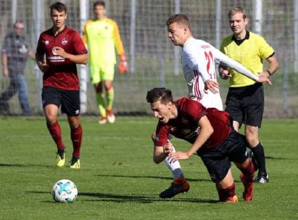 29.09.2018 - Fussball - Saison 2018 2019 - Bundesliga Süd Südwest - 7. Spieltag: 1. FC Nürnberg Nuernberg FCN U19 A-Junioren ( Club ) - FC Ingolstadt 04 U19 - DaMa - Lukas Schröder (21, FC Ingolstadt 04 ) Edmond Rugova (4, 1.FC Nürnberg FCN ) *** 29 09 2018 Football Season 2018 2019 Bundesliga South Southwest 7 Gameday 1 FC Nürnberg Nuernberg FCN U19 A Junior Club FC Ingolstadt 04 U19 DaMa Lukas Schröder 21 FC Ingolstadt 04 Edmond Rugova 4 1 FC Nurnberg FCN