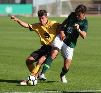 VfL vs Dresden, B-Junioren BL Wolfsburg, 29.09.2018, FUSSBALL - VfL Wolfsburg U17 U 17 vs Dynamo Dresden U17, B-Junioren Bundesliga, Saison 2018-2019. Timon Burmeister (VfL Wolfsburg U17) Wolfsburg *** VfL vs Dresden B Juniors BL Wolfsburg 29 09 2018 FOOTBALL VfL Wolfsburg U17 vs Dynamo Dresden U17 B Juniors Bundesliga Season 2018 2019 Timon Burmeister VfL Wolfsburg U17 Wolfsburg