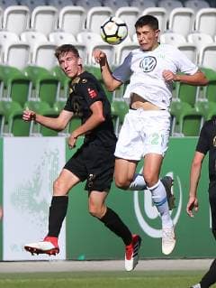 VfL vs Magdeburg, A-Junioren BL Wolfsburg, 29.09.2018, FUßBALL - VfL Wolfsburg U19 vs 1. FC Magdeburg, A-Junioren Bundesliga, Saison 2018-2019, AOK Stadion. Ivan Sarcevic (VfL Wolfsburg U19) Wolfsburg *** VfL vs Magdeburg A Juniors BL Wolfsburg 29 09 2018 FOOTBALL VfL Wolfsburg U19 vs 1 FC Magdeburg A Junior Bundesliga Season 2018 2019 AOK Stadium Ivan Sarcevic VfL Wolfsburg U19 Wolfsburg
