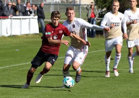 29.09.2018 - Fussball - Saison 2018 2019 - Bundesliga Süd Südwest - 7. Spieltag: 1. FC Nürnberg Nuernberg FCN U19 A-Junioren ( Club ) - FC Ingolstadt 04 U19 - DaMa - Erik Basista (11, 1.FC Nürnberg FCN ) Lukas Schröder (21, FC Ingolstadt 04 ) *** 29 09 2018 Football Season 2018 2019 Bundesliga South Southwest 7 Gameday 1 FC Nuremberg Nuernberg FCN U19 A Junior Club FC Ingolstadt 04 U19 DaMa Erik Basista 11 1 FC Nuremberg FCN Lukas Schröder 21 FC Ingolstadt 04
