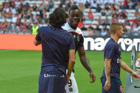 Edinson Cavani, Mario Balotelli - Nice vs PSG at the Allianz Riviera in Nice for the soccer Ligue 1 Conforama FOOTBALL : Nice vs Paris SG - Ligue 1 Conforama - 29 09 2018 LIONELURMAN PANORAMIC 