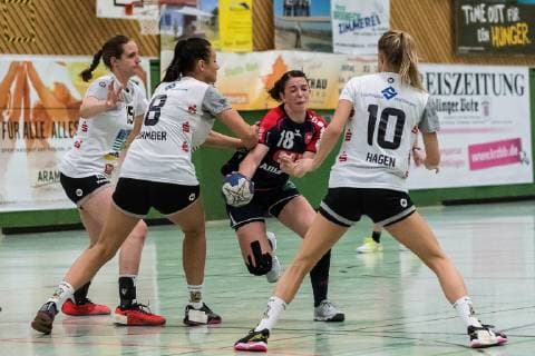 Jasmin Dirmeier VfL Waiblingen 08 Lea Neubrander SG H2Ku Herrenberg Kuties 18 Sinah Hagen VfL Waiblingen 10 SG H2Ku Herrenberg Kuties vs VfL Waiblingen Tigers Handball 2 Bundesliga Women HBF Season 18 19 29 09 2018 SG H2Ku Herrenberg Kuties vs VfL Waiblingen Tigers Handball 2 Bundesliga Women HBF Season 18 19 29 09 2018 Herrenberg Copyright: xEIBNER WolfgangxFrankx EP_WFK