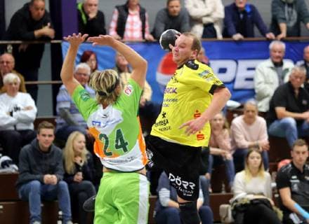 Third Handball Bundesliga MSG Grossbieberau Modau vs HSG Dutenhofen Münchholzhausen Season 2018 2019 29 09 2018 Grossbieberau v 1 Fabian Kraft Dutenhofen Michael Malik MSG Falken Specials Combat ba