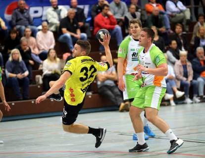 Third Handball Bundesliga MSG Grossbieberau Modau vs HSG Dutenhofen Münchholzhausen Season 2018 2019 29 09 2018 Grossbieberau v Kris Jost MSG Falken Ian Weber Matthias Schwalbe both Dutenhofen Action Took ba