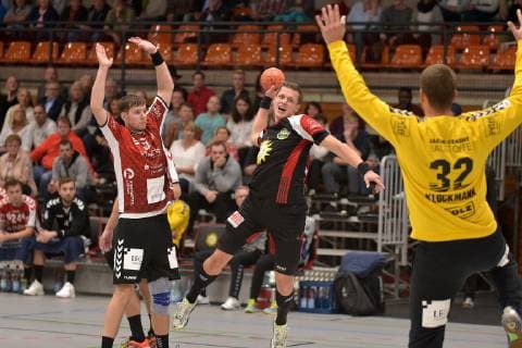 29 09 2018 pmk NA155854 Handball Men 2 Bundesliga Season 2018 2019 TuS Nluebbecke VfL Luebeck Schwartau Toni PODPOLINSKI 08 Schwartau Patryk WALCZAK 07 Luebbecke Dennis KLOCKMANN 32 Goalkeeper Schwartau