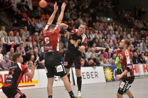 29 09 2018 pmk NA155953 Handball Men 2 Bundesliga Season 2018 2019 TuS Nluebbecke VfL Luebeck Schwartau Moritz SCHADE 25 Luebbecke Pawel GENDA 06 Schwartau Marian ORLOWSKI 29 Luebbecke Steffen KOEHLER 22 Schwartau