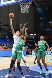 Canadian player Natalie Achonwa (L) vies for the ball with Nigerian player Evelyn Akhator (2L) during the classification (7-8) match between Canada and Nigeria in the 2018 FIBA Women s Basketball World Cup held in Tenerife, Spain, 30 September 2018. 2018 FIBA Women s Basketball World Cup !ACHTUNG: NUR REDAKTIONELLE NUTZUNG!  Copyright: xCristóbalxGarcíax GRAF6715 20180930-636739109066245479