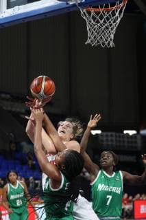 Canadian player Natalie Achonwa (up) vies for the ball with Nigerian player Evelyn Akhator (foreground) during the classification (7-8) match between Canada and Nigeria in the 2018 FIBA Women s Basketball World Cup held in Tenerife, Spain, 30 September 2018. 2018 FIBA Women s Basketball World Cup !ACHTUNG: NUR REDAKTIONELLE NUTZUNG!  Copyright: xCristóbalxGarcíax GRAF6717 20180930-636739109111408414