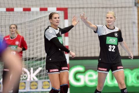 Cheers from Julia Behnke Germany TuS Metzingen L and Shenia Evgenija Minevskaja Germany TuS Metzingen GER Germany Russia Handball Laender match National Team Women Test match 30 09 2018 GER Germany Russia Handball Laender match Women 30 09 2018 Nordhausen Copyright: xEIBNER RolandxSippelx EP_RSL