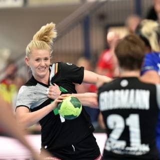 Kim Naidzinavicius Germany SG BBM Bietigheim on the ball and Daria Dmitrieva Russia R GER Germany Russia Handball Laender match National team Women Test match 30 09 2018 GER Germany Russia Handball Laender match Women 30 09 2018 Nordhausen Copyright: xEIBNER RolandxSippelx EP_RSL