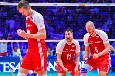 30.09.2018 TURYN PALA ALPITOUR ( TORINO ITALY ) SIATKOWKA MEZCZYZN ( MEN S VOLLEYBALL ) FIVB MISTRZOSTWA SWIATA W PILCE SIATKOWEJ MEZCZYZN WLOCHY - BULGARIA 2018 ( FIVB MEN S World Championship WM Weltmeisterschaft ITALY - BULGARIA 2018 ) FINAL MISTRZOSTW SWIATA MECZ O ZLOTY MEDAL ( GOLD MEDAL FINAL MATCH ) MECZ POLSKA - BRAZYLIA ( GAME POLAND - BRAZIL ) NZ MATEUSZ BIENIEK FABIAN DRZYZGA BARTOSZ KUREK RADOSC PUNKT EMOCJE FOTO MICHAL STANCZYK CYFRASPORT NEWSPIX.PL --- Newspix.pl  20180930CSMS0091