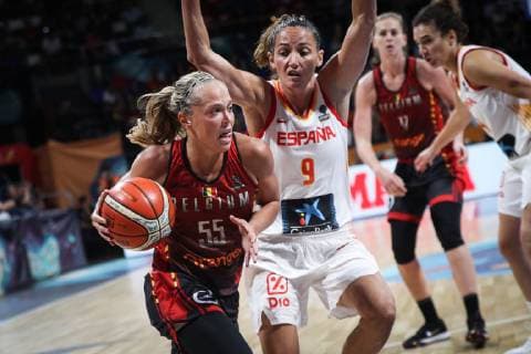 (181001) -- TENERIFE, Oct. 01, 2018 -- Julie Allemand (L) of Belgium breaks through during the 3rd place match between Spain and Belgium at the 2018 FIBA Women s Basketball World Cup at Santiago Martin in San Cristobal de La Laguna in Tenerife, Spain, Sept. 30, 2018. Belgium lost 60-67. ) (SP)SPAIN-TENERIFE-FIBA WOMEN S BASKETBALL WORLD CUP-SPAIN-BELGIUM ZhengxHuansong 