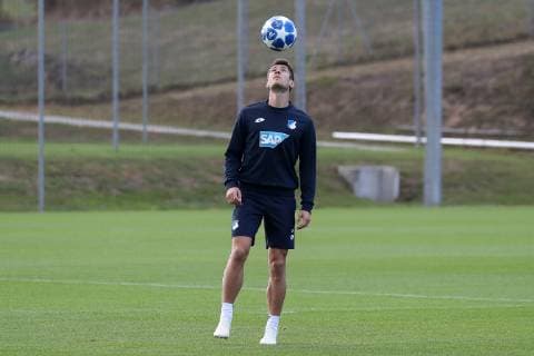 Andrej Kramaric Hoffenheim 27 on the ball Spielzene Freisteller Full Body Single Action Action Football UEFA Champions League Final training TSG 1899 Hoffenheim xozx