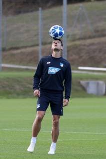 Andrej Kramaric Hoffenheim 27 on the ball Spielzene Freisteller Full Body Single Action Action Football UEFA Champions League Final training TSG 1899 Hoffenheim xozx