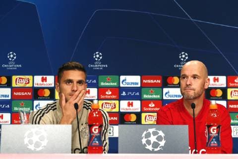 MUNCHEN, 01-10-2018, Allianz Arena, season 2018 2019, Champions League football. Dusan Tadic and Erik ten Hag in Munchen in preparation of the game against Bayern. Ajax training in Munchen  x2513803x