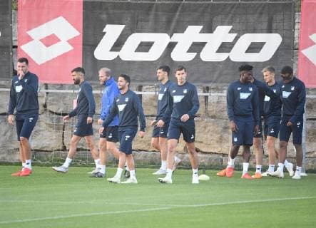 01 10 2018 xmeix Football UEFA Champions League TSG 1899 Hoffenheim Training and Press Conference emspor v l The Hoffenheim team in the final training DFL DFB REGULATIONS PROHIBIT ANY USE OF PHOTOGRAPHS as IMAGE SEQUENCES and or QUASI VIDEO Sinsheim prio:1